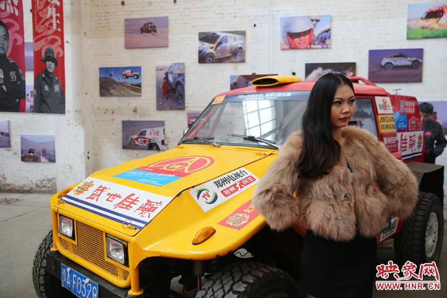 姐是車模，賽車的車。