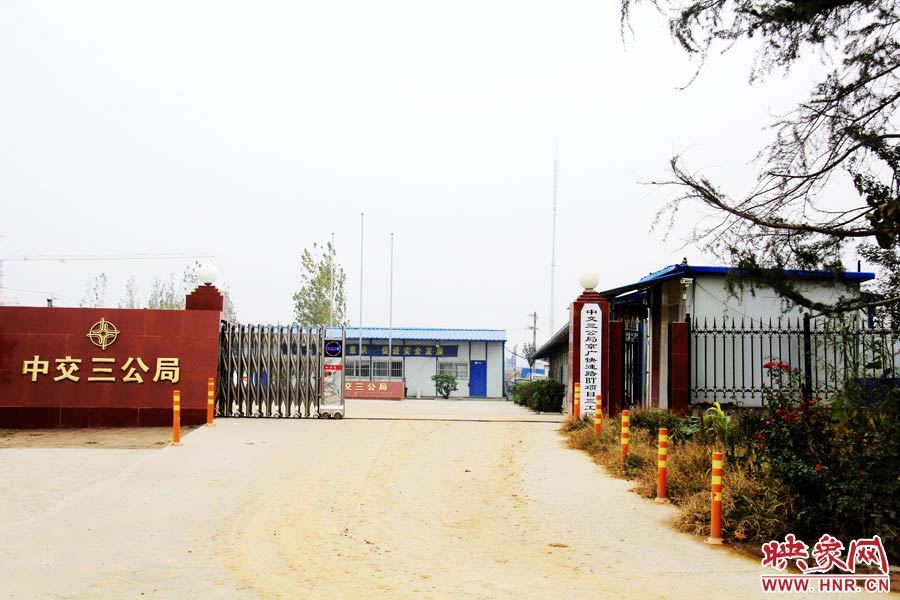鄭州市京廣快速路南段三工區(qū)項(xiàng)目部還未撤離。