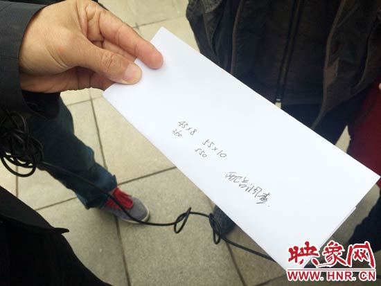 經(jīng)過初步測量，河南省人民會堂主樓的違法廣告牌面積為910平米。