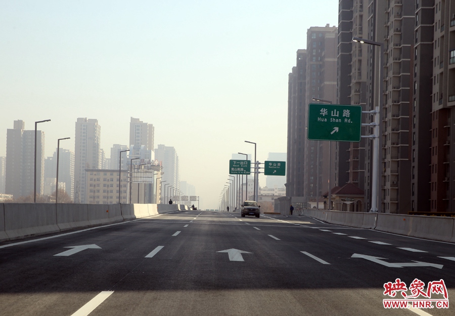 嵩山南路方向，華山路出口。