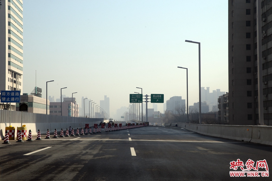 嵩山南路出口，由西向東至嵩山南路出口向東暫未開通。