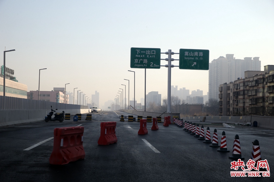 嵩山南路出口，由西向東至嵩山南路出口向東暫未開通。