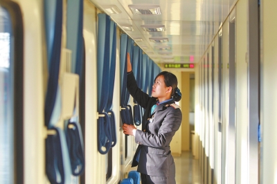 臥鋪車廂 半包式，更具私密性和舒適性。