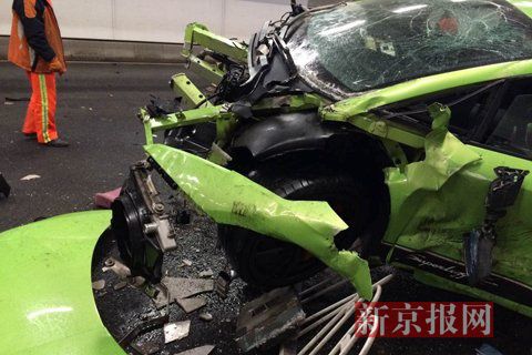 一輛蘭博基尼與一輛法拉利發(fā)生事故，現(xiàn)場(chǎng)狀況慘烈