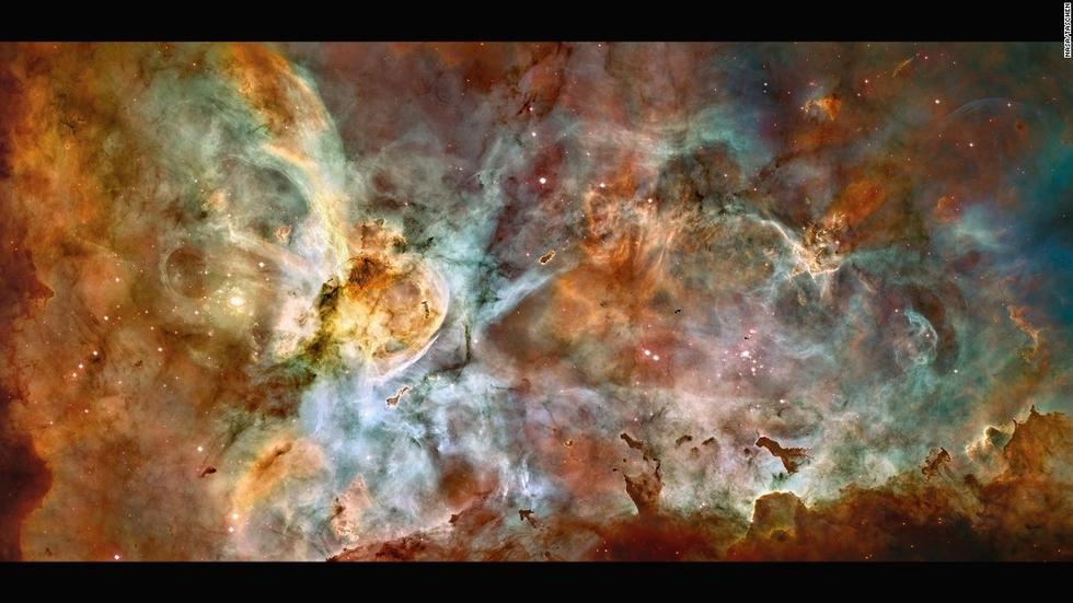 這個(gè)大星系是小恒星的誕生地，預(yù)計(jì)其中有數(shù)顆質(zhì)量為太陽(yáng)的50至100倍的恒星