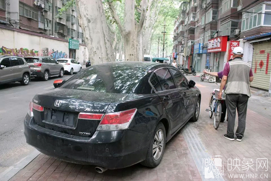 男子的車牌因是外地牌照，被小偷盜走。