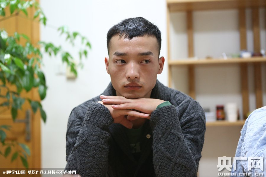 網(wǎng)絡(luò)紅人葉良辰現(xiàn)身浙江臺州，接受記者的專訪。