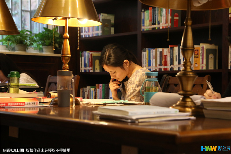 重慶大學改造翻新的“民國風圖書館”走紅網(wǎng)絡，引得無數(shù)網(wǎng)友點贊