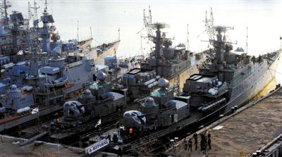 4月1日，?？吭诳死锩讈喨咚雇胁柕能娕?，其中也有烏克蘭海軍軍艦。