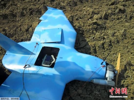 圖為3月31日，一架無(wú)人機(jī)在韓國(guó)西部海域的白翎島墜毀。