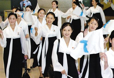 2005年9月，結(jié)束亞洲田徑錦標(biāo)賽之行的朝鮮拉拉隊(duì)。