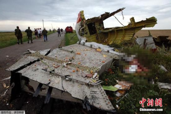 資料圖：圖為馬航MH17航班墜毀現(xiàn)場(chǎng)。