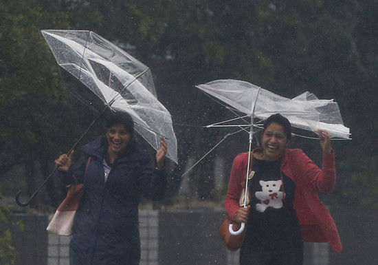 19號(hào)臺(tái)風(fēng)在日本登陸，帶來強(qiáng)降雨。