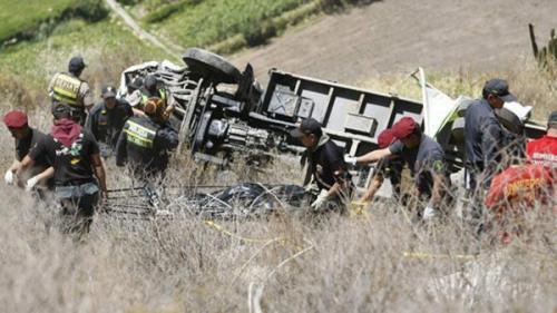 秘魯南部一客車墜落山谷，至少25人死亡網(wǎng)頁(yè)截圖