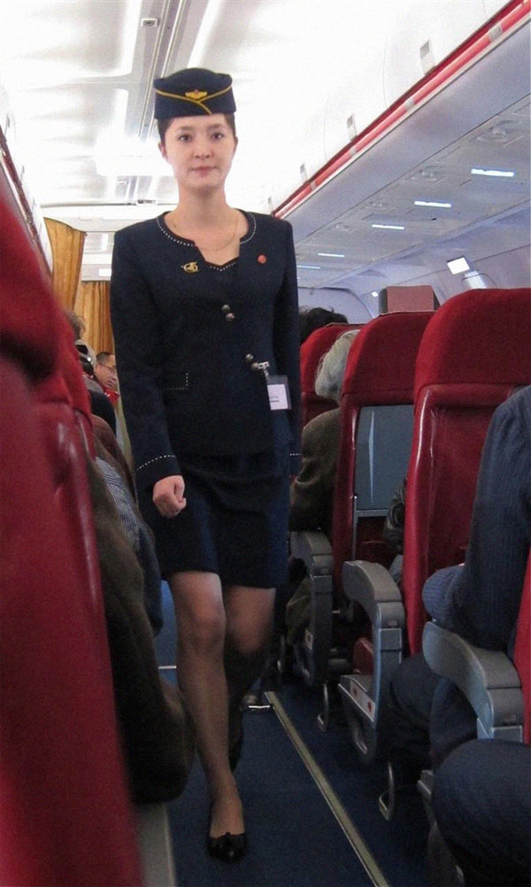 朝鮮領(lǐng)導(dǎo)人金正恩最近下令國營高麗航空的女空服員改穿比較短、比較緊的裙子。