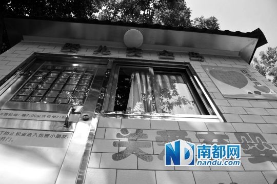設(shè)置在廣州社會福利院門口的“嬰兒安全島”。 南都記者 梁煒培 攝