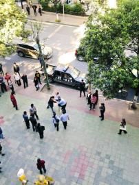 市民提供給賀偉的事發(fā)時雙方沖突照片。