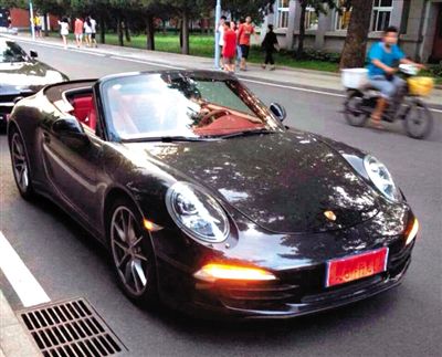 近日，一組“北體大畢業(yè)典禮豪車云集堪比車展”組圖在網(wǎng)絡(luò)爆紅。網(wǎng)絡(luò)截圖