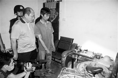 今年8月，我國內(nèi)地發(fā)生多起單身女性乘坐“黑車”后慘遭車主殺害的案件，被網(wǎng)友稱為“黑色8月”。