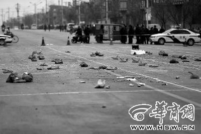 2014年1月6日，在蒲城縣迎賓路，警方在案發(fā)現(xiàn)場路面劃分了86個方格，提取現(xiàn)場遺留爆炸物品進(jìn)行取證
