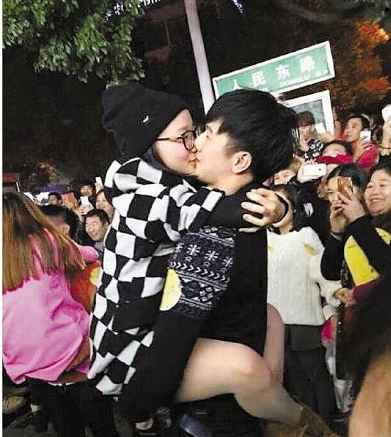 雖只是縣城的比賽，但水準(zhǔn)著實(shí)不低，居然有選手采用考拉式。