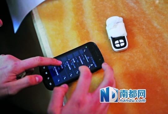 一個(gè)號碼為021-62588800的電話自稱上海靜安區(qū)公安分局，騙走了小程148萬。記者 梁煒培 攝