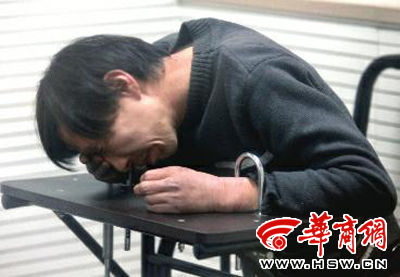 3月29日，多次騷擾孕婦的賈某在公安蓮湖分局接受訊問