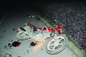事故現(xiàn)場，被撞摩托車