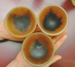要價(jià)20萬元的犀牛角碗。