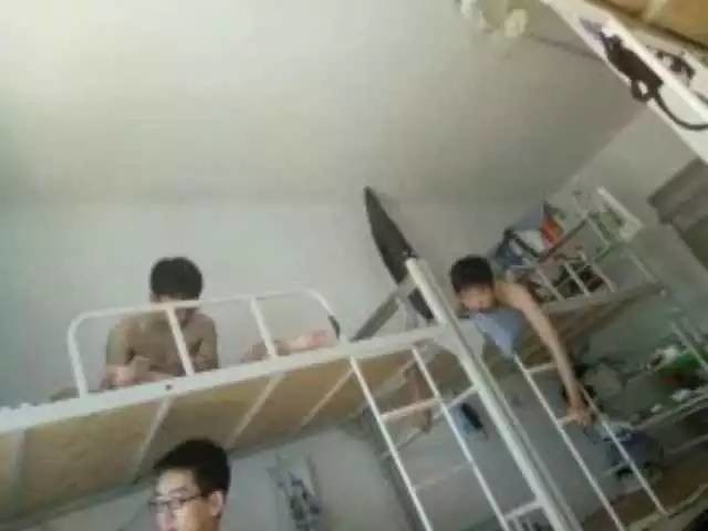 這個學(xué)校的男生宿舍火了！女同學(xué)都喊著要嫁