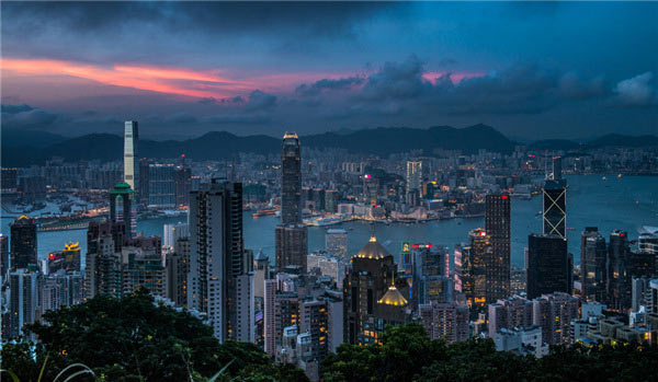 不要溫和地走進那個良夜 因為夜太美！