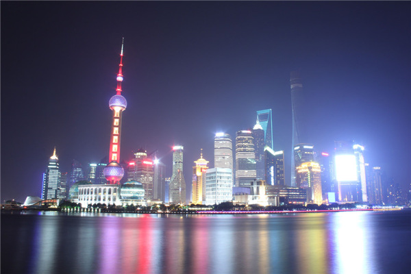 不要溫和地走進那個良夜 因為夜太美！
