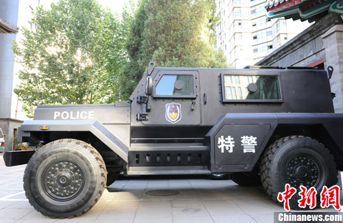 　　國產(chǎn)輕型聯(lián)合越野戰(zhàn)車側(cè)面照。張龍云攝