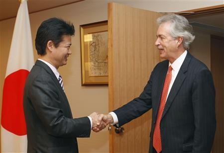 10月15日上午，日本外相玄葉光一郎與到訪的美國(guó)常務(wù)助理國(guó)務(wù)卿伯恩斯在日外務(wù)省舉行了會(huì)談。