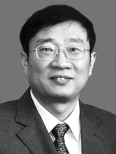 殲-15飛機(jī)研制現(xiàn)場總指揮羅陽，因突發(fā)急性心梗殉職，享年51歲
