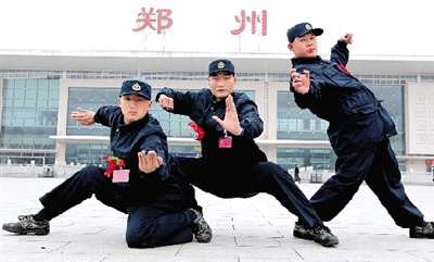 昨日，即將入伍的少林高手們啟程前合影留念