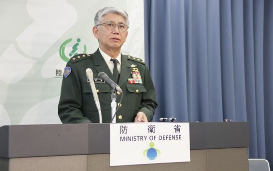 2月21日下午2點，日本陸上自衛(wèi)隊參謀長君塚榮治在防衛(wèi)省會見記者