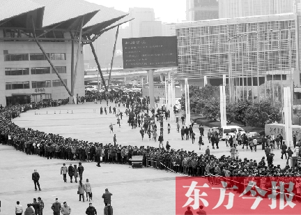3月2日，在鄭州國際會展中心，河南省春季人才招聘會舉行，六萬五千名求職者扎堆求職