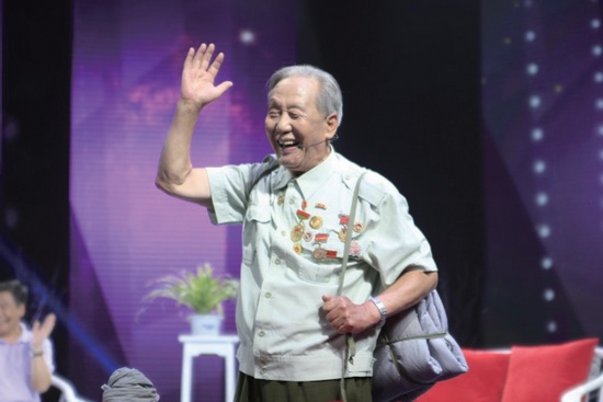 83歲，張立修打行軍包依然很迅速