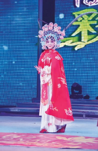 河南電視臺新農(nóng)村頻道少兒戲曲春晚，杜麗鵬表演的《西游記》中的借扇故事