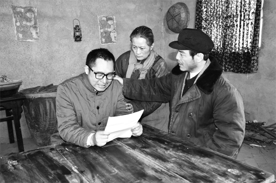 《焦裕祿》拍攝現(xiàn)場(chǎng)，演員穿著冬裝拍戲