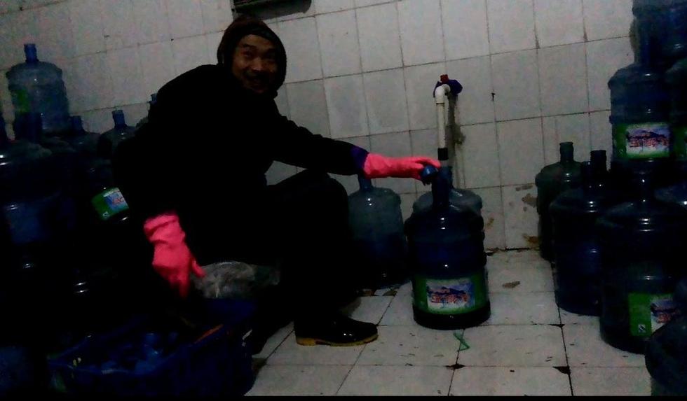 北京曝光地下水工廠 污水橫流滿(mǎn)地狼藉
