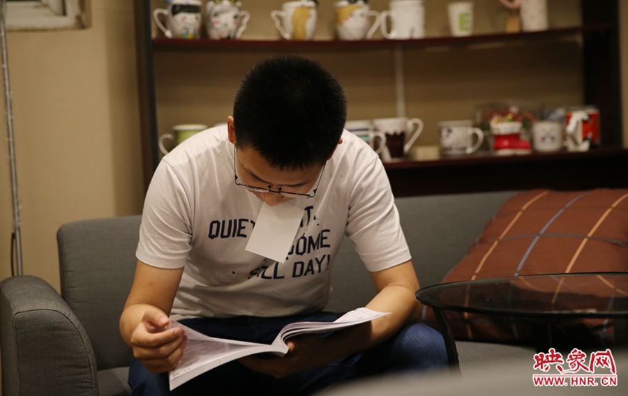 楊栗，22歲，某大學(xué)大三學(xué)生：喜歡這種看書的環(huán)境。
