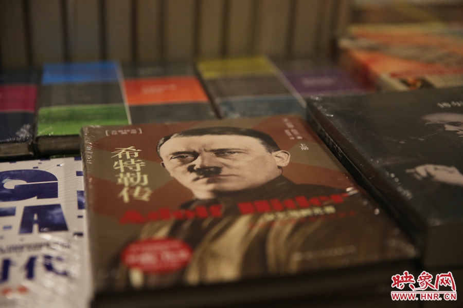 書店內(nèi)的書。