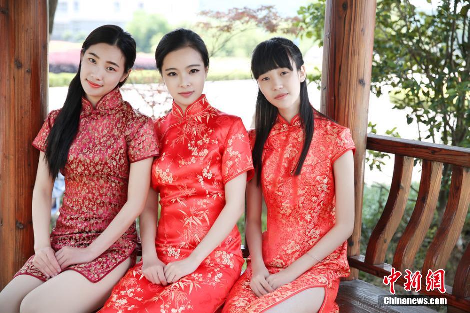 無(wú)錫空乘專(zhuān)業(yè)學(xué)生拍畢業(yè)照曬顏值