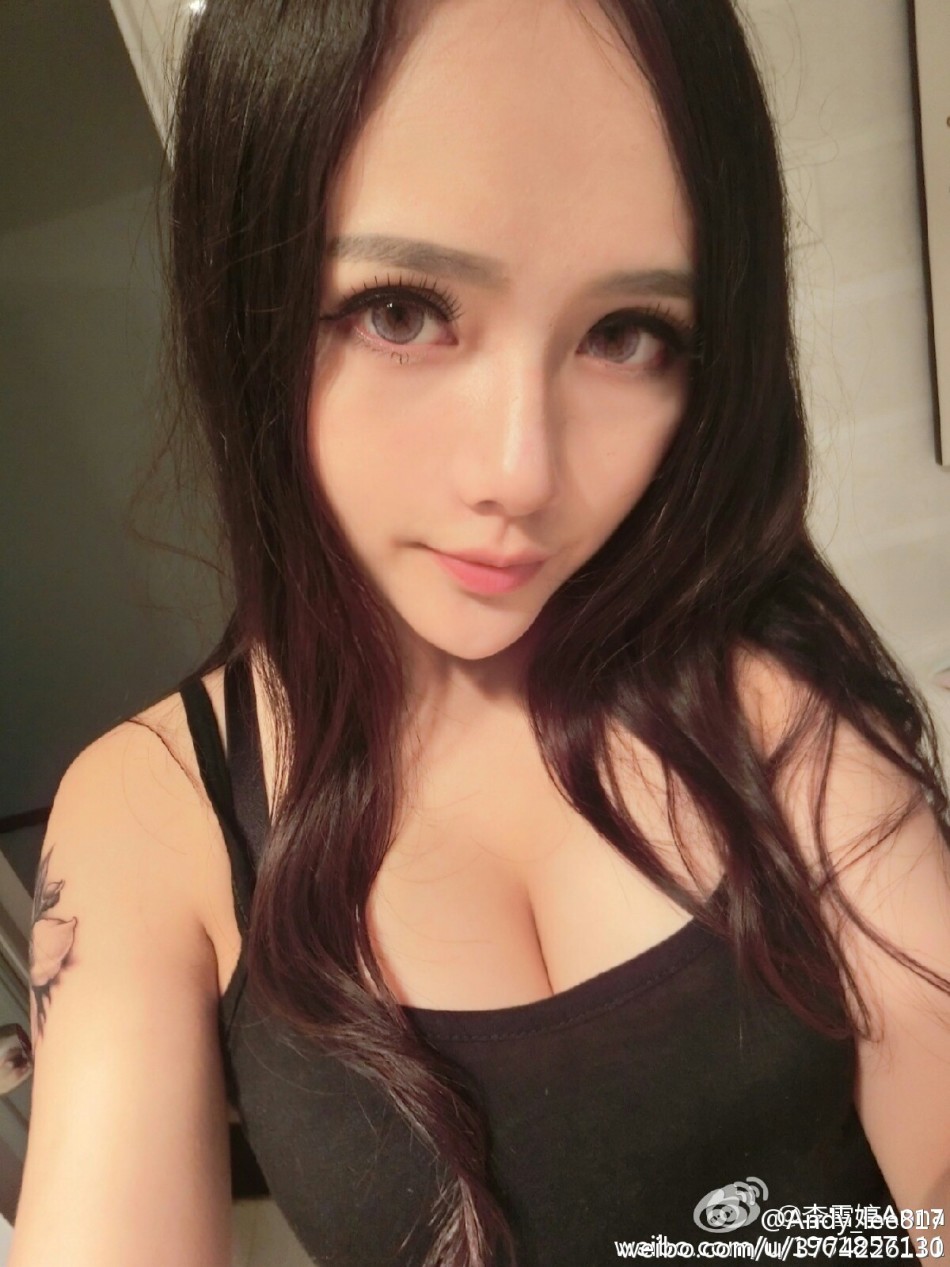 湖大21歲?；ㄇ巴购舐N無懼走光