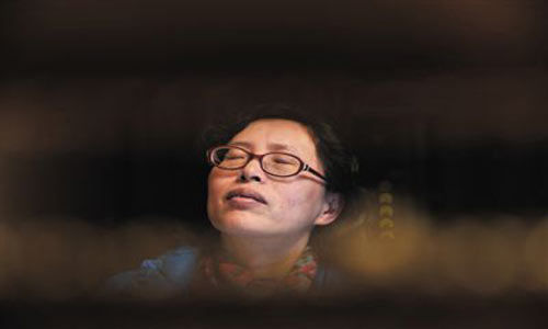 人們將醫(yī)療制度的憤懣情緒，寄托在這個走廊醫(yī)生身上，共同沉浸在受迫害的幻覺之中